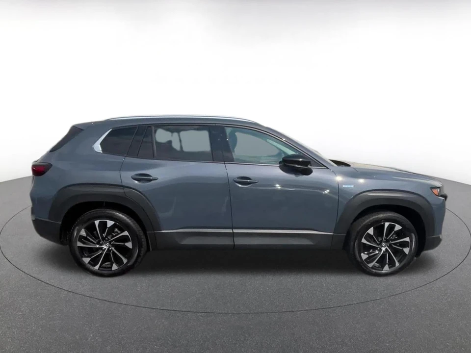 2025 Mazda CX-50 - Image 18 of 31