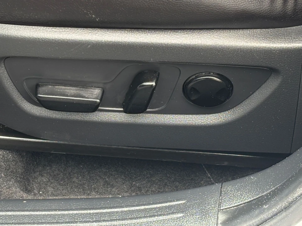 2025 Mazda CX-50 - Image 24 of 31