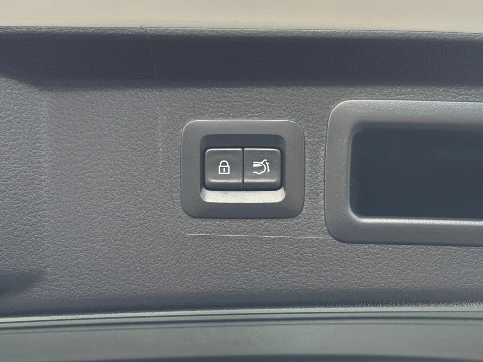 2025 Mazda CX-50 - Image 25 of 31
