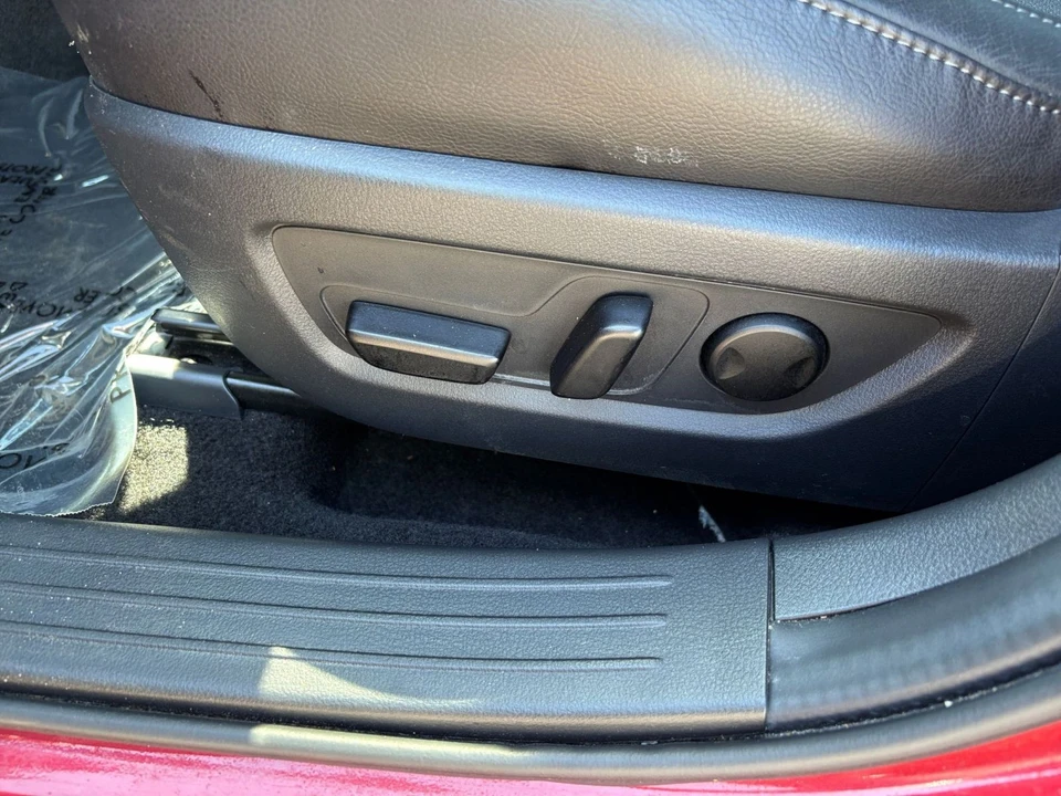 2025 Mazda CX-50 - Image 21 of 31