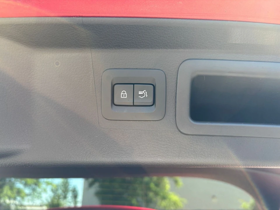 2025 Mazda CX-50 - Image 22 of 31