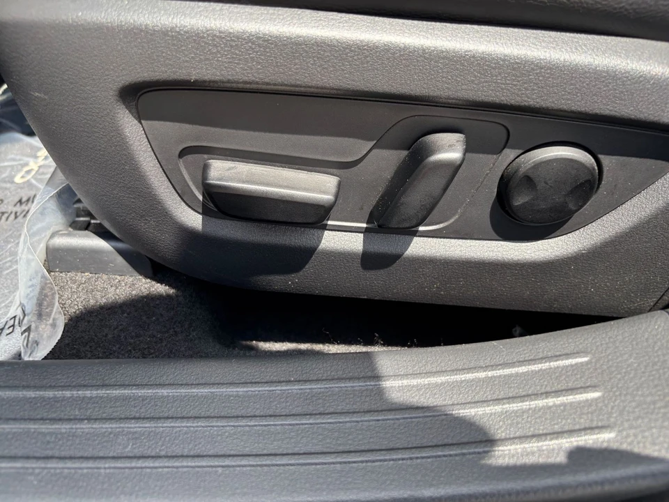 2025 Mazda CX-50 - Image 24 of 31