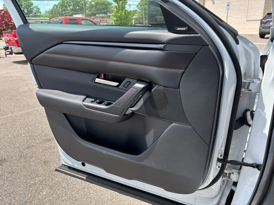 2025 Mazda CX-50 - Image 15 of 31