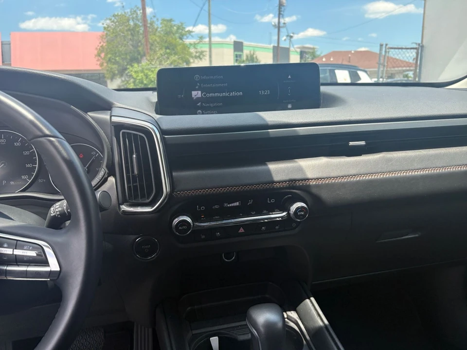 2025 Mazda CX-50 - Image 19 of 31