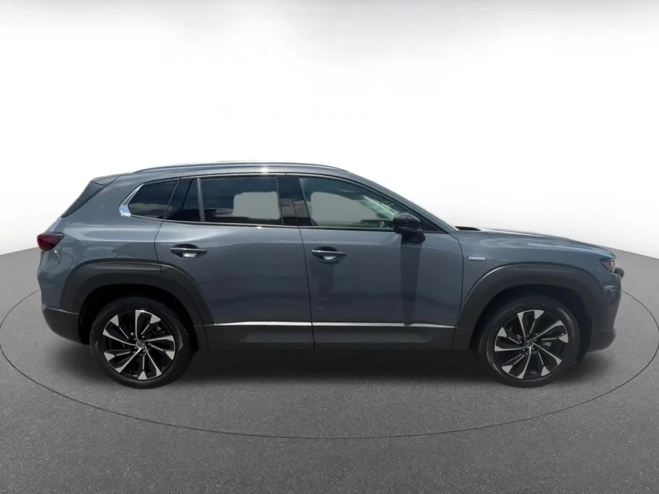 2025 Mazda CX-50 - Image 18 of 31