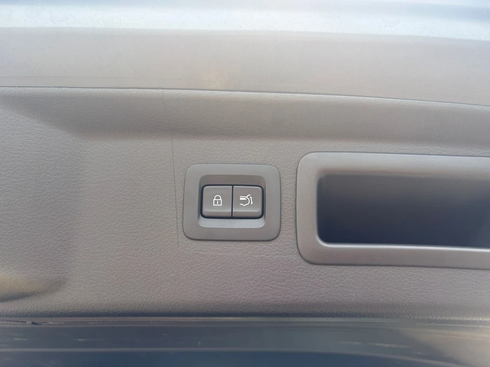 2025 Mazda CX-50 - Image 25 of 31