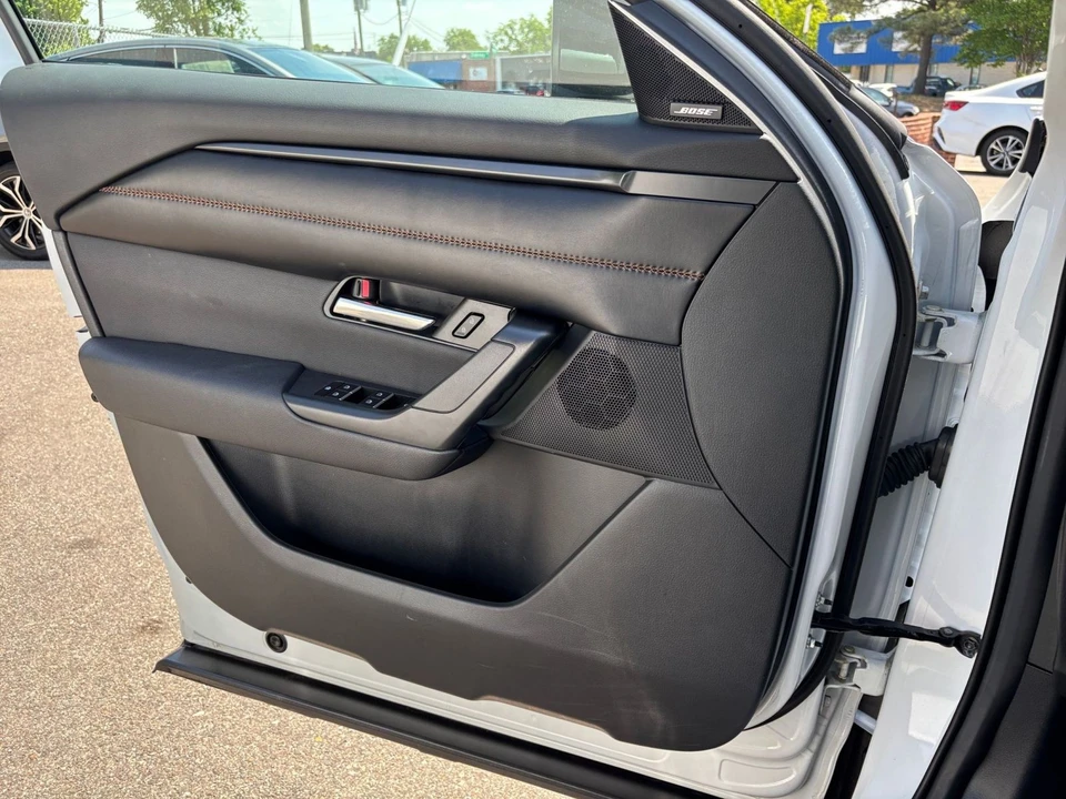 2025 Mazda CX-50 - Image 15 of 31