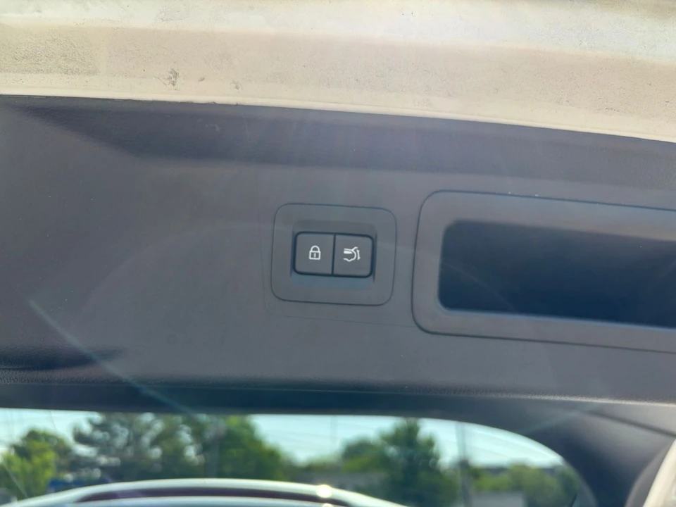 2025 Mazda CX-50 - Image 25 of 31
