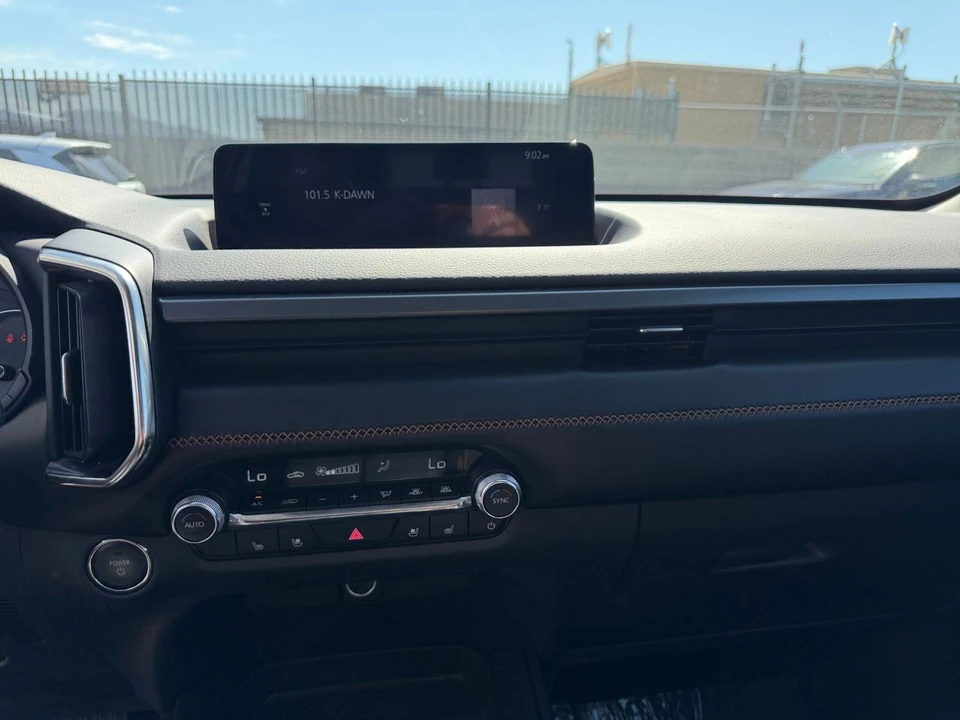 2025 Mazda CX-50 - Image 19 of 31