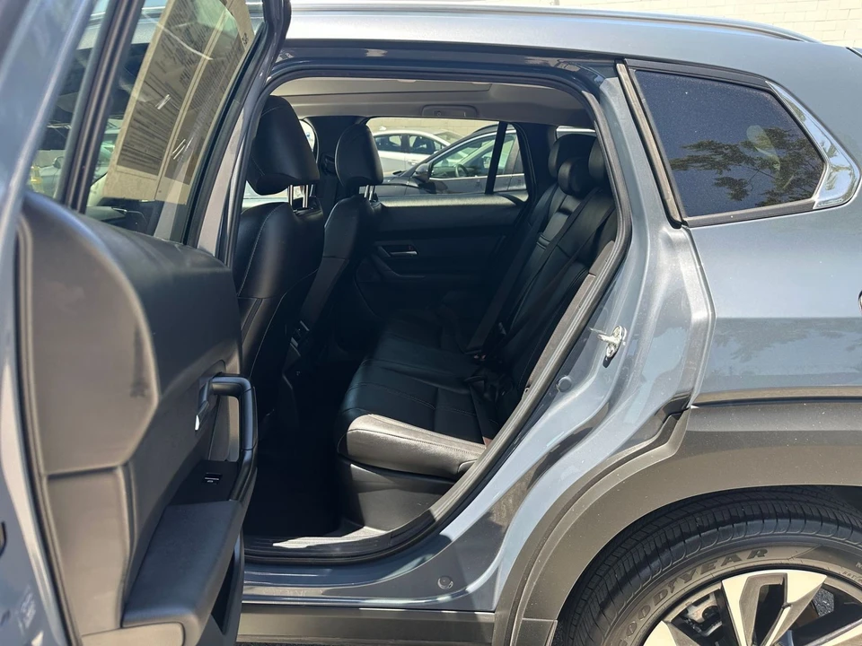2025 Mazda CX-50 - Image 24 of 31