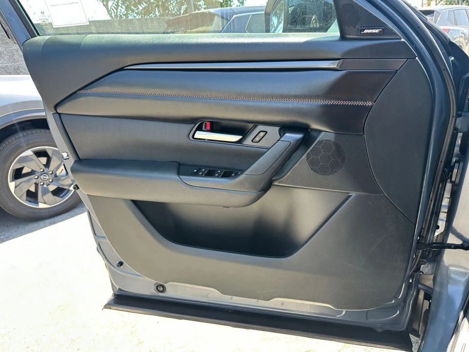 2025 Mazda CX-50 - Image 17 of 31
