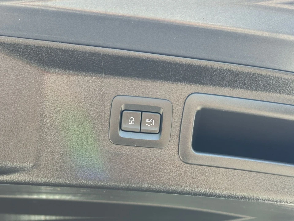 2025 Mazda CX-50 - Image 21 of 31