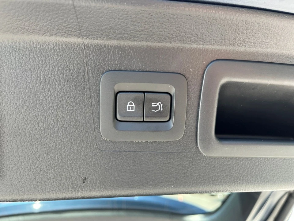 2025 Mazda CX-50 - Image 26 of 31