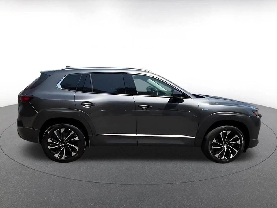 2025 Mazda CX-50 - Image 18 of 31