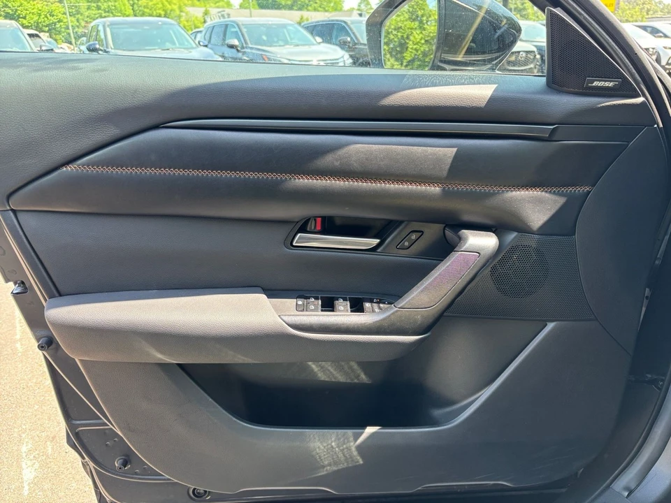 2025 Mazda CX-50 - Image 15 of 31
