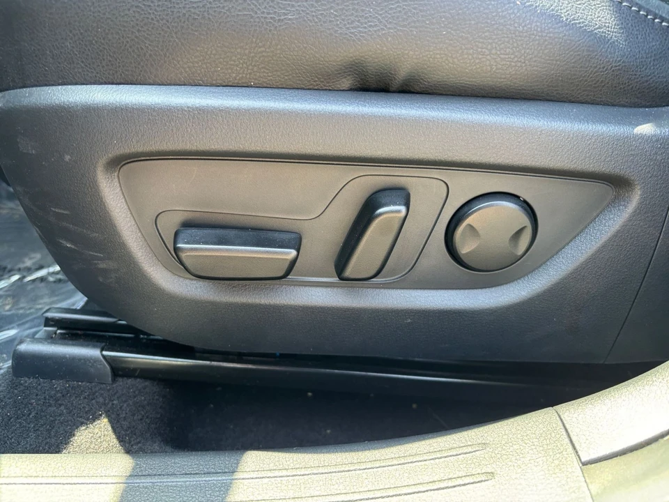2025 Mazda CX-50 - Image 24 of 31