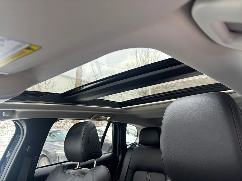 2025 Mazda CX-50 - Image 25 of 31