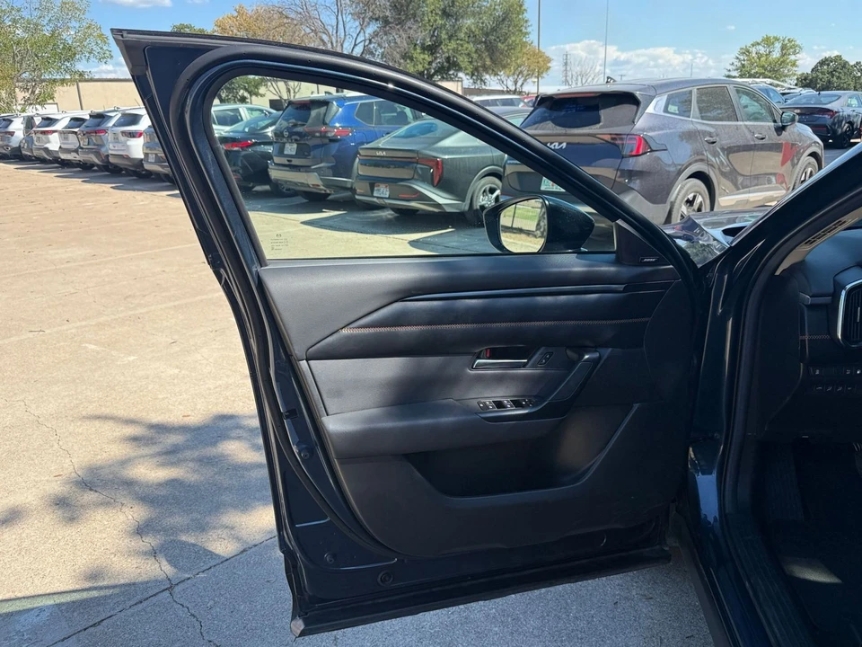 2025 Mazda CX-50 - Image 20 of 31