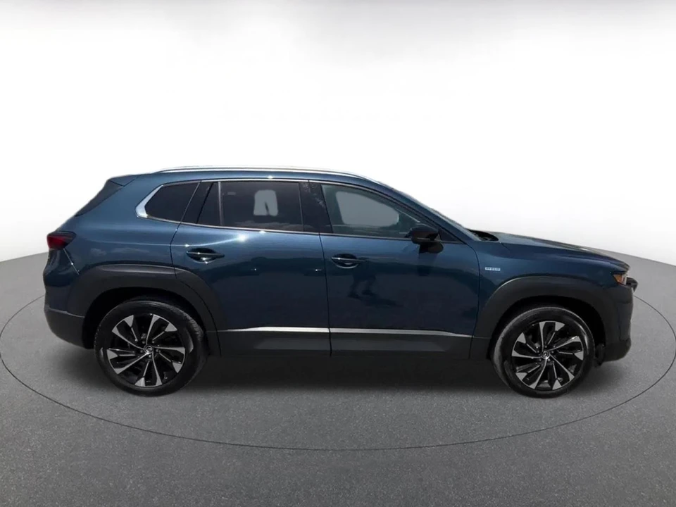 2025 Mazda CX-50 - Image 18 of 31
