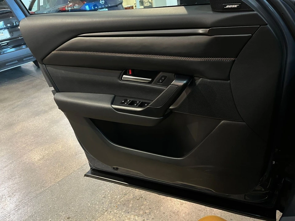 2025 Mazda CX-50 - Image 17 of 31