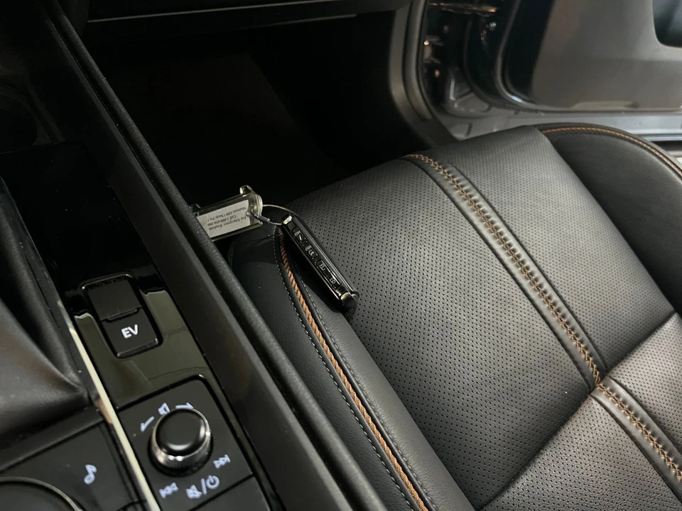 2025 Mazda CX-50 - Image 19 of 31