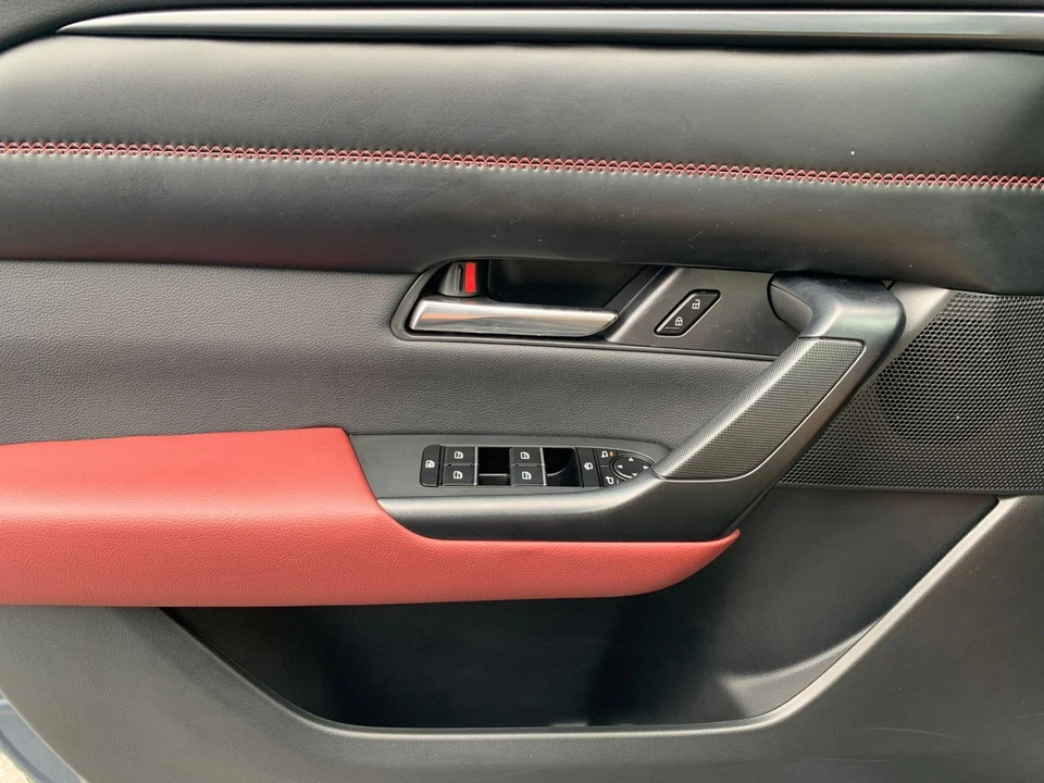 2025 Mazda CX-50 - Image 15 of 31