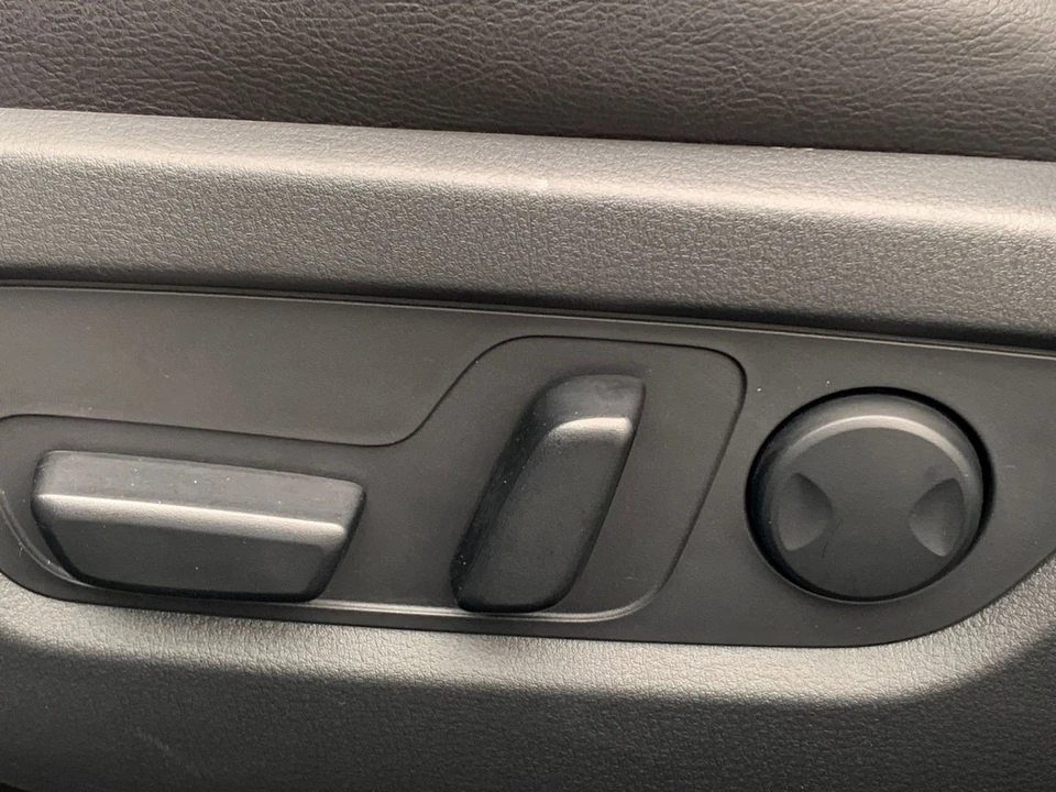 2025 Mazda CX-50 - Image 18 of 31