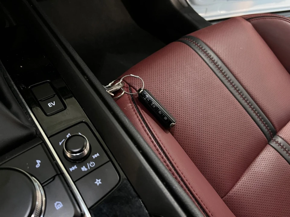 2025 Mazda CX-50 - Image 17 of 31