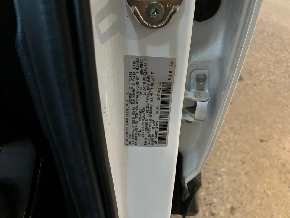 2025 Mazda CX-50 - Image 26 of 31