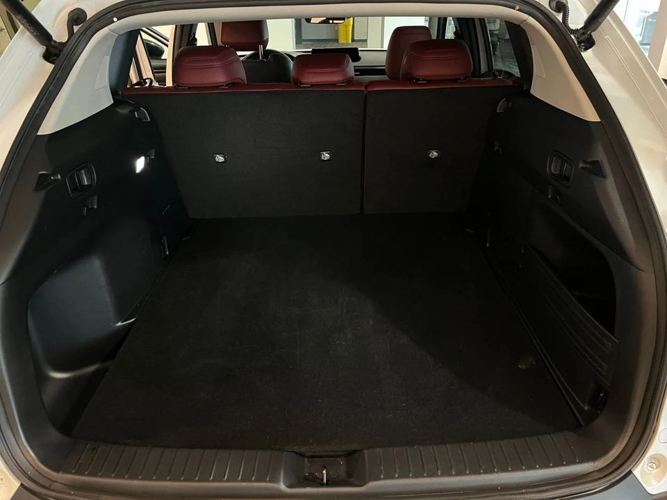 2025 Mazda CX-50 - Image 28 of 31
