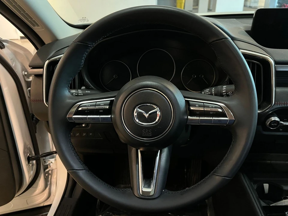 2025 Mazda CX-50 - Image 24 of 31
