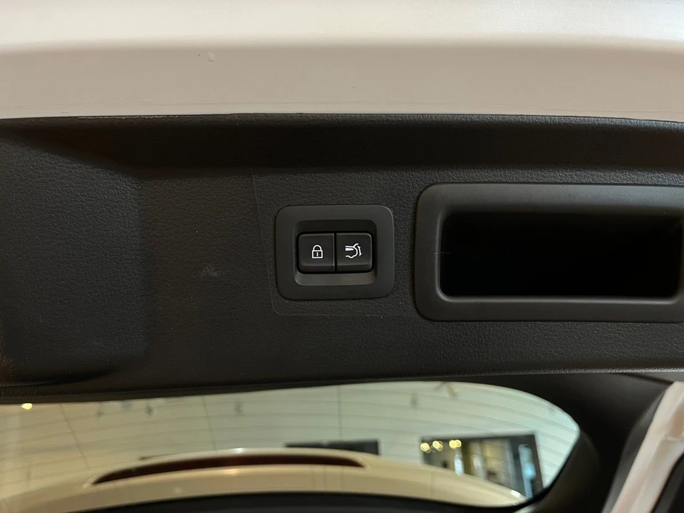 2025 Mazda CX-50 - Image 19 of 31