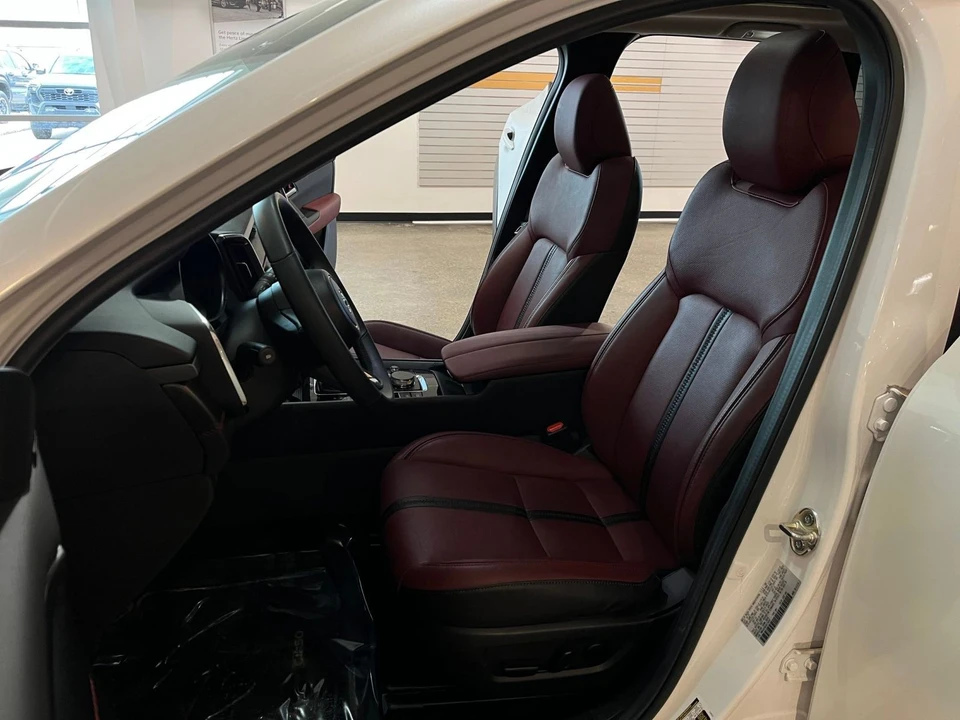 2025 Mazda CX-50 - Image 23 of 31
