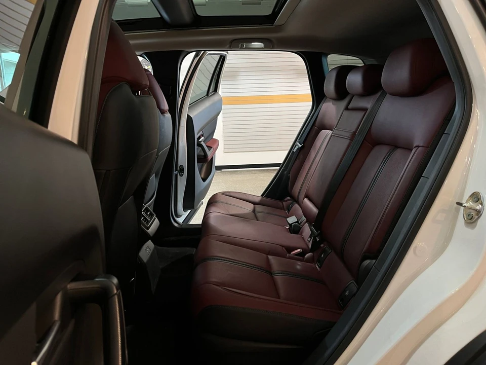 2025 Mazda CX-50 - Image 22 of 31
