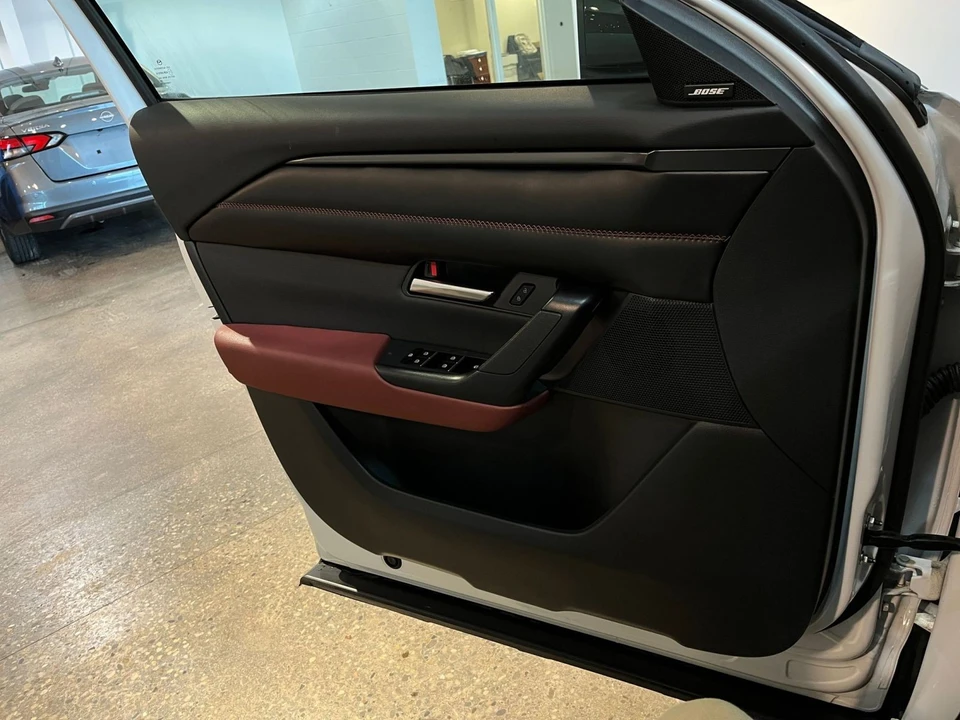 2025 Mazda CX-50 - Image 15 of 31