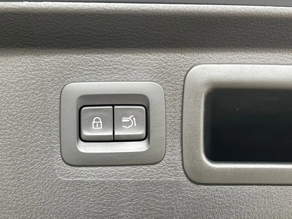 2025 Mazda CX-50 - Image 19 of 31
