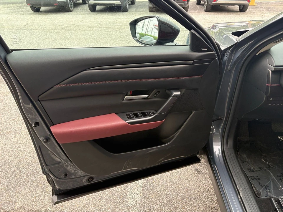 2025 Mazda CX-50 - Image 15 of 31