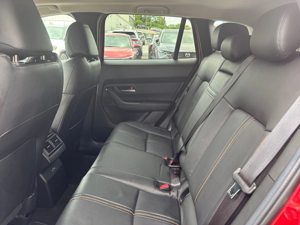 2025 Mazda CX-50 - Image 19 of 31