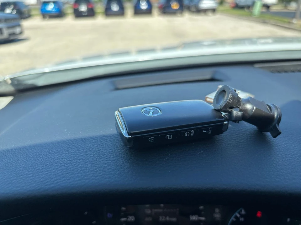 2025 Mazda CX-50 - Image 19 of 31