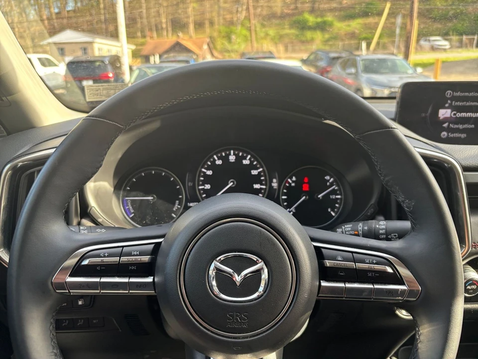 2025 Mazda CX-50 - Image 24 of 31