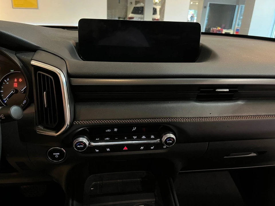 2025 Mazda CX-50 - Image 19 of 31