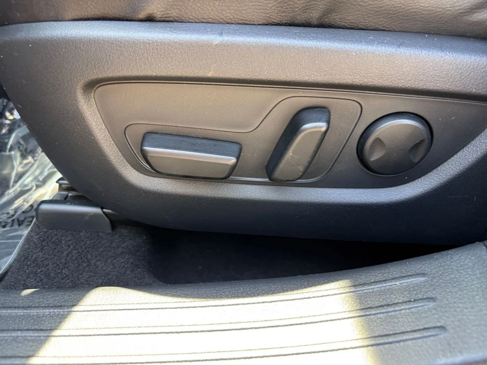 2025 Mazda CX-50 - Image 18 of 31