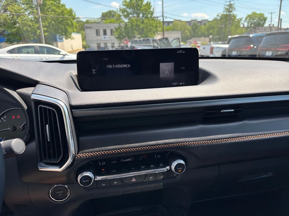 2025 Mazda CX-50 - Image 14 of 31