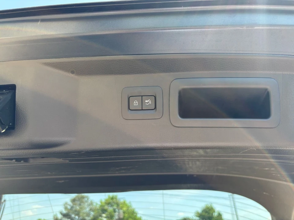 2025 Mazda CX-50 - Image 19 of 31