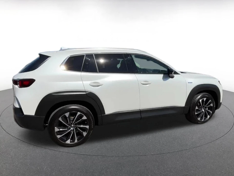 2025 Mazda CX-50 - Image 17 of 31