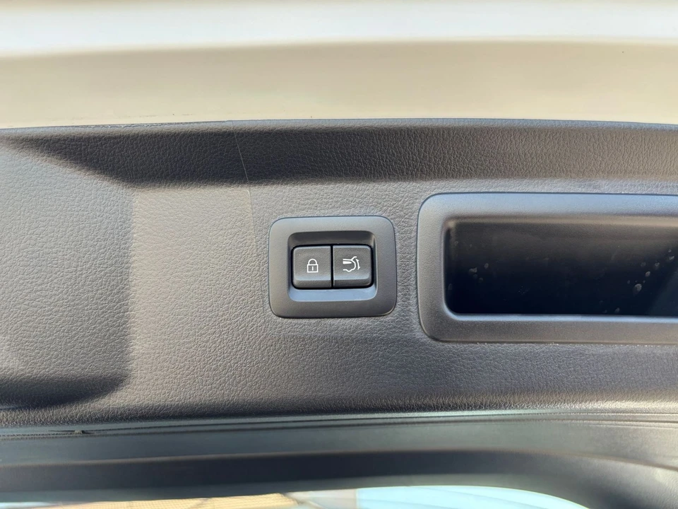 2025 Mazda CX-50 - Image 25 of 31
