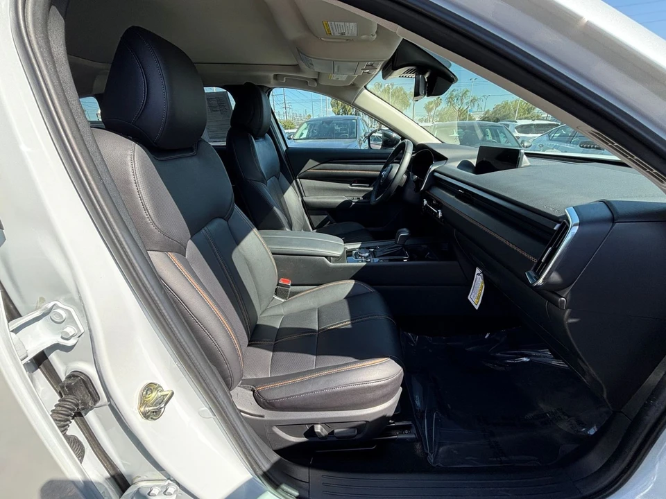 2025 Mazda CX-50 - Image 23 of 31