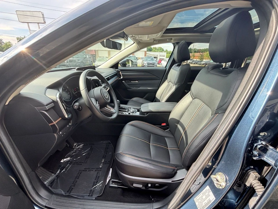 2025 Mazda CX-50 - Image 25 of 31