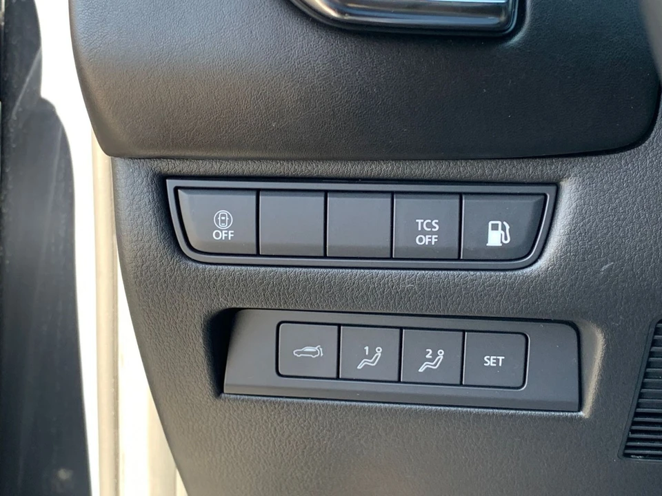 2025 Mazda CX-50 - Image 19 of 31