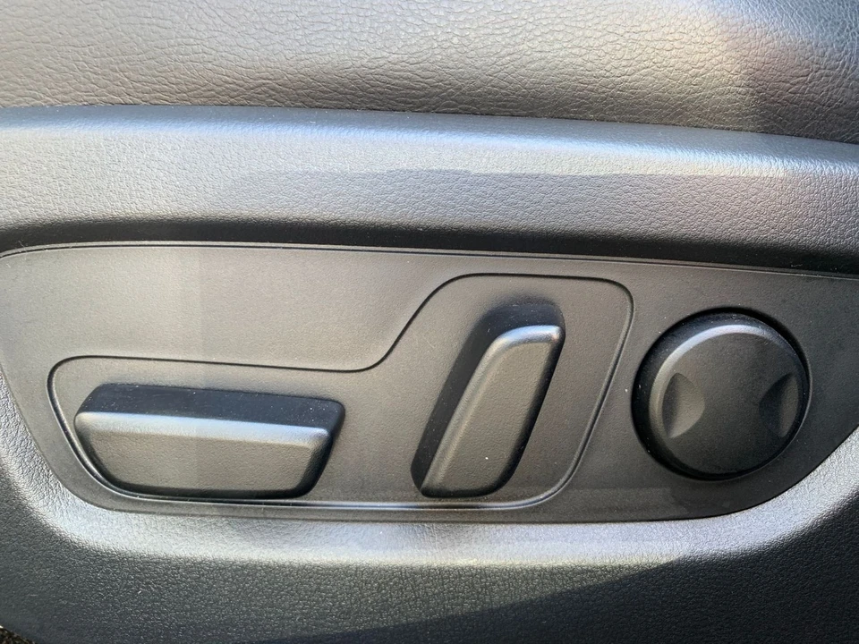 2025 Mazda CX-50 - Image 18 of 31